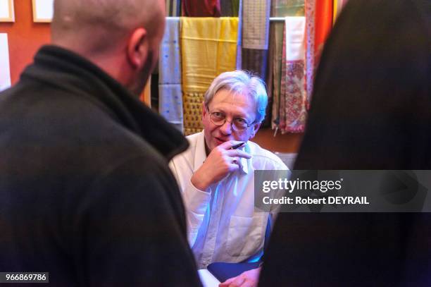 Christian Binet dédicace l'album '2ème jour au musée avec Les Bidochon' le 22 décembre 2014 à Lyon, France.