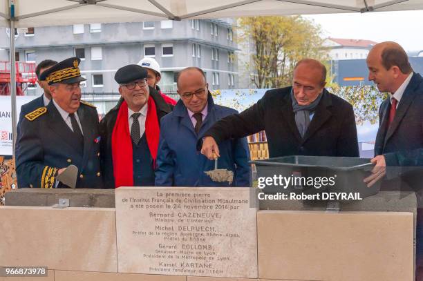 Le ministre de l'Intérieur et des Cultes, Bernard Cazeneuve, a participé à la pose de la première pierre de l'Institut français de civilisation...