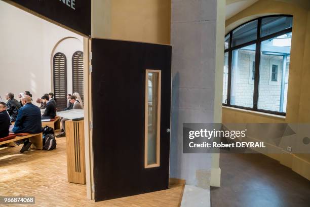 Première messe célébrée dans la chapelle rénovée de la nouvelle université catholique de Lyon , le 26 septembre 2015 à Lyon, France. Ce lieu de culte...