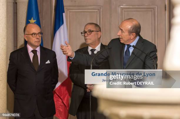 Le ministre de l'Intérieur et des Cultes, Bernard Cazeneuve, a participé à la pose de la première pierre de l'Institut français de civilisation...