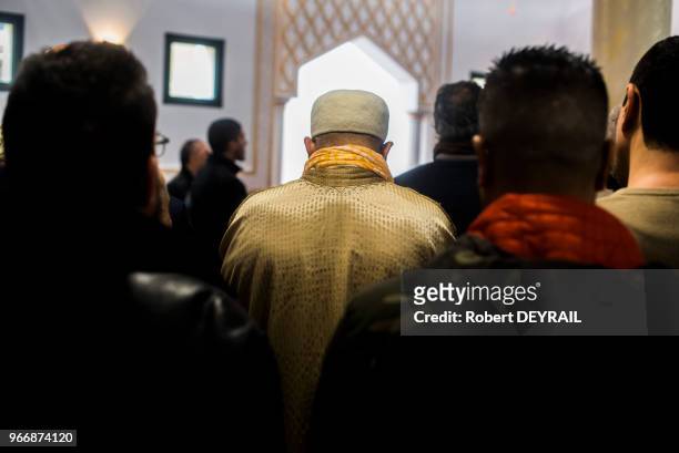 Fidèle lors de l'inauguration de la nouvelle mosquée ?el Tawba? le 18 novembre 2016, Lyon, France. La mosquée veut balayer sa mauvaise réputation en...