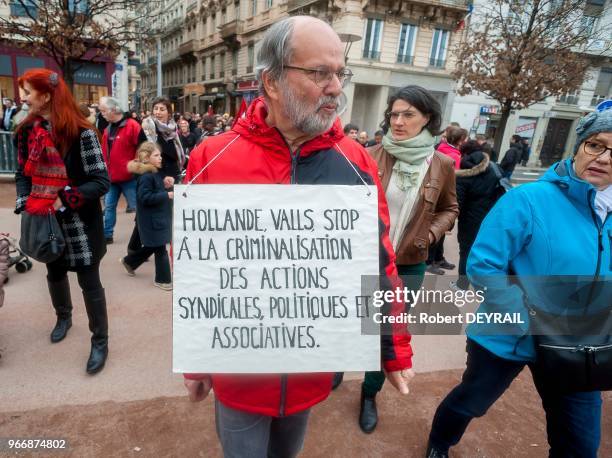 L'appel de la Ligue des droits de l'homme, des libres penseurs et d'organisations de gauche, un millier de personnes a manifesté contre la poursuite...