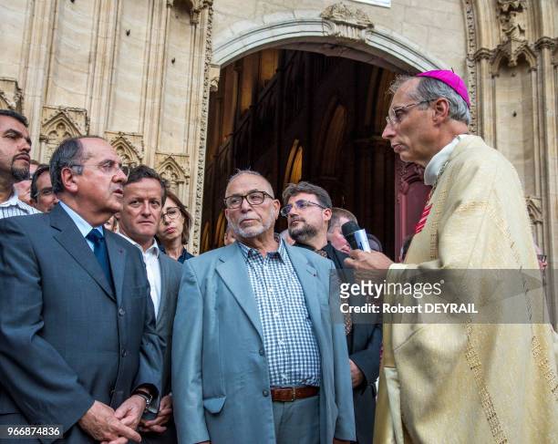 Rassemblement devant la primatiale Saint Jean de Lyon en hommage à Jacques Hamel prêtre auxiliaire de l'église de Saint Etienne de Rouvray en...
