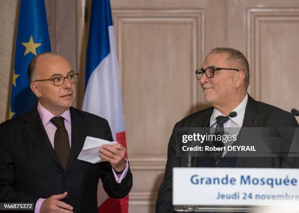 Le ministre de l'Intérieur et des Cultes, Bernard Cazeneuve, a participé à la pose de la première pierre de l'Institut français de civilisation...