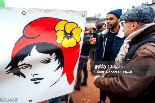 L'appel de la Ligue des droits de l'homme, des libres penseurs et d'organisations de gauche, un millier de personnes a manifesté contre la poursuite...