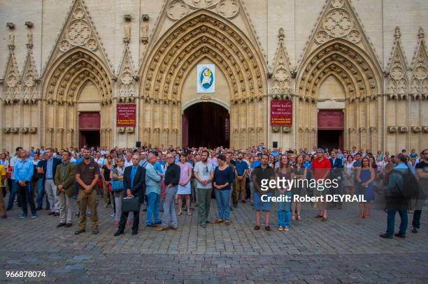 Rassemblement devant la primatiale Saint-Jean de Lyon en hommage à Jacques Hamel prêtre auxiliaire de l'église de Saint-Etienne de Rouvray en...