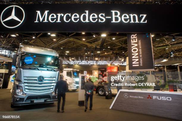 Stand Mercedes lors du salon européen Solutrans du transport poids lourd le 20 Novembre 2015 à Eurexpo Lyon, France. Les fabricants concentrent leurs...