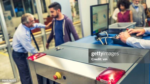 luchthaven veiligheidscontrole - airport slovenia stockfoto's en -beelden