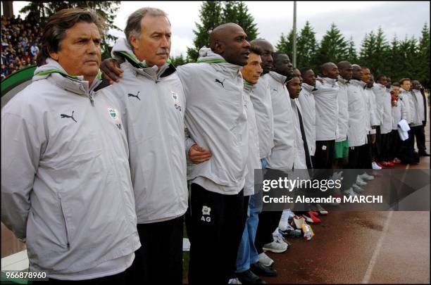 Henry Michel. Coach La Cote d'Ivoire et le Chili ont fait match nul 1-1 dans un match amical de preparation a la Coupe du monde pour les...