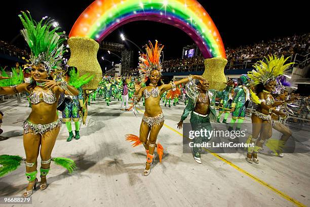 Members of Mocidade Alegre dance during the samba school's parade during the second day of Sao Paulo's carnival on February 14, 2010 in Sao Paulo,...