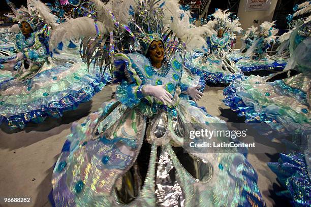 Members of Mocidade Alegre dance during the samba school's parade during the second day of Sao Paulo's carnival on February 14, 2010 in Sao Paulo,...