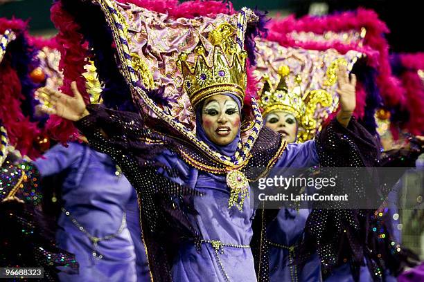 Members of Mocidade Alegre dance during the samba school's parade during the second day of Sao Paulo's carnival on February 14, 2010 in Sao Paulo,...