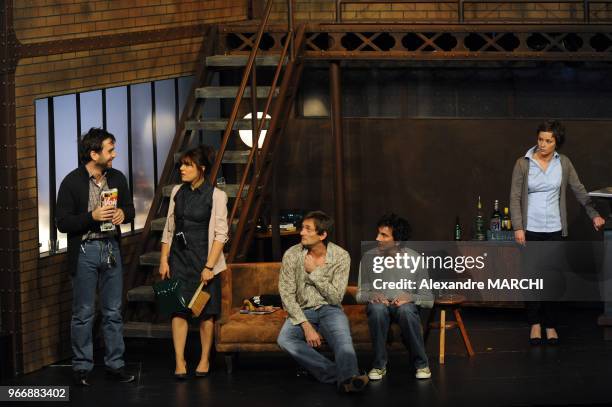 Sebastien Castro , Anne-Elisabeth Blateau , Pierre Palmade , Arnaud Tsamere et sa soeur Delphine Baril . Pierre Palmade aborde dans cette comedie...