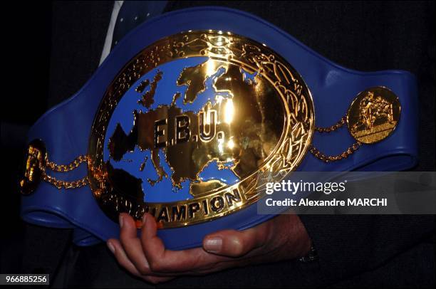 La ceinture de champion d'Europe.