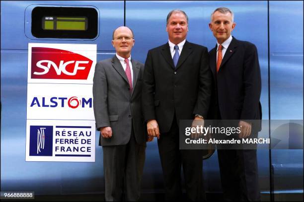 Hubert du Mesnil, president de Reseau Ferre de France, Philippe Mellier president d'Alstom Transport et Guillaume Pepy, directeur general de la SNCF...