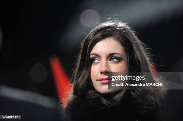 Camille Cheyere, Miss Lorraine et premi?re dauphine de Miss France, a donne le coup d'envoi de la rencontre Asnl vs Grenoble Foot 38. Marraine de...