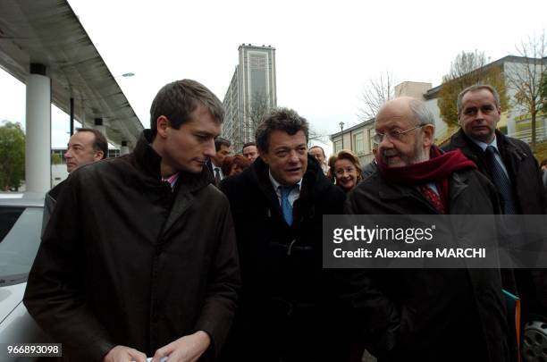 Laurent Henart, Jean Louis Borloo et Andre Rossinot, maire de Nancy visitent le quartier du Haut-du-Lievre. Laurent Henart, Jean Louis Borloo et...