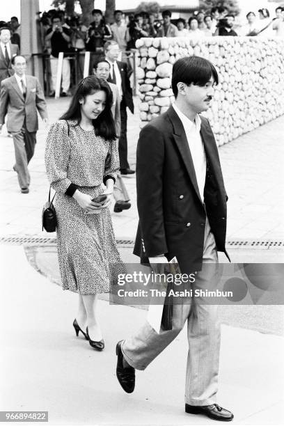 Prince Fumihito and his fiancee Kiko Kawashima visit Aburatsubo Marine Park on September 22, 1989 in Miura, Kanagawa, Japan.
