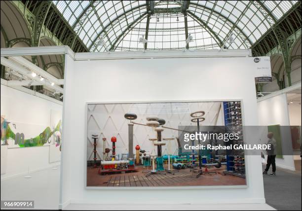 Oeuvre d'art de la galerie Max Hetzler exposée au Grand Palais lors de la FIAC 2016 le 24 octobre 2016 à Paris, France.