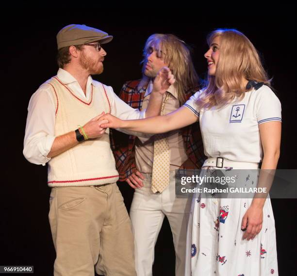 Valérian Béhar-Bonnet, Bérénice Coudy et Antoine Richard de la compagnie 'Les Mauvais Elèves' interprète la pièce 'Les Amoureux de Shakespeare'...