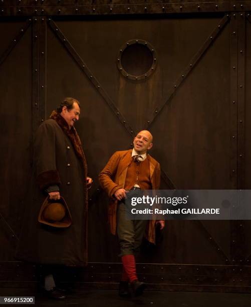 La Comédie-Française interprète au 'Théâtre du Vieux-Colombier' la pièce 'Les Rustres' de Carlo Goldini le 20 novembre 2015 à Paris, France. Mise en...