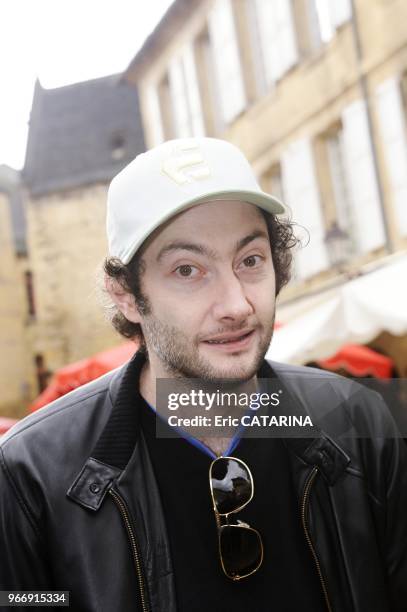 Actor Vincent Desagnat at the weekly markett of Sarlat.