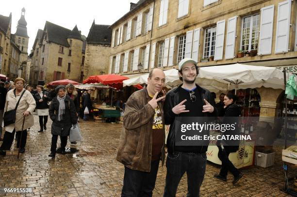 Actor Vincent Desagnat at the weekly markett of Sarlat.