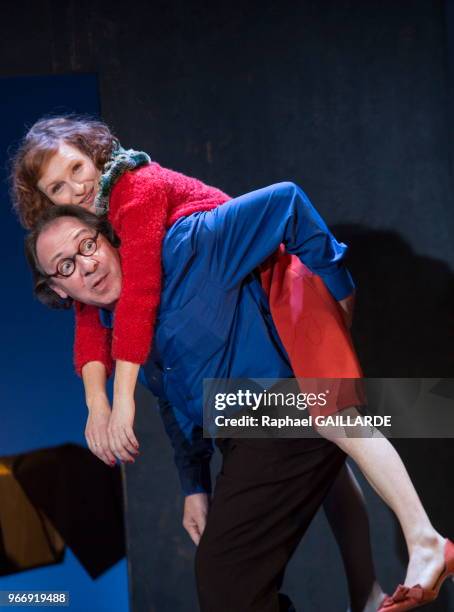 Julie Sicard et Hervé Pierre de la Comédie-Française interprètent la pièce 'La Ronde' d'après Arthur Schnitzler, mise en scène d'Anne Kessler au...