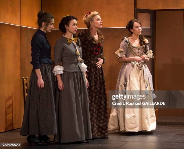 Coraly Zahonero, Céline Samie, Clotilde de Bayser et Rebecca Marder de la Comédie-Française interprètent au 'Théâtre du Vieux-Colombier' la pièce...