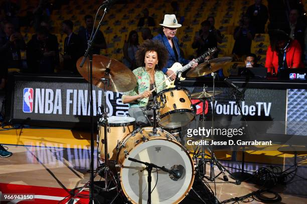 Carlos Santana and Cindy Blackman warm up before the game between the Cleveland Cavaliers and the Golden State Warriors in Game Two of the 2018 NBA...