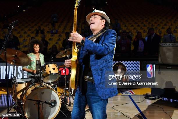 Carlos Santana and Cindy Blackman warm up before the game between the Cleveland Cavaliers and the Golden State Warriors in Game Two of the 2018 NBA...