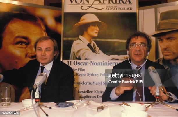 Klaus Maria Brandauer et Sydney Pollack au Festival international du film de Berlin le 24 février 1986, Allemagne.