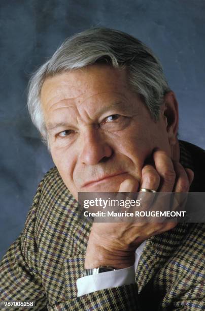 Portrait de Henri Gault, journaliste et critique gastronomique, le 20 mai 1986 à Paris, France.