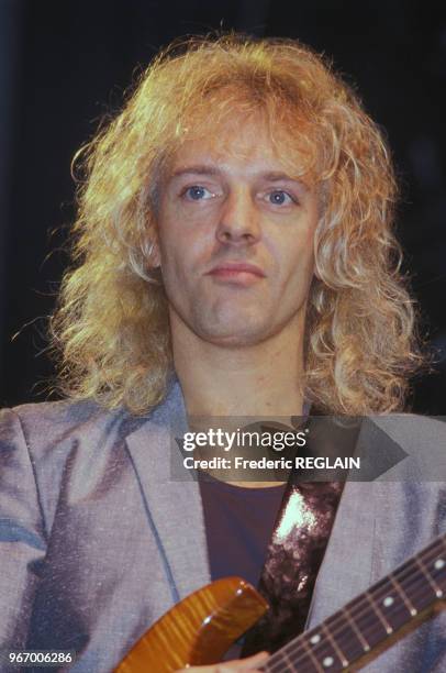 Portrait de Peter Frampton, guitariste, le 21 mars 1987 à Paris, France.