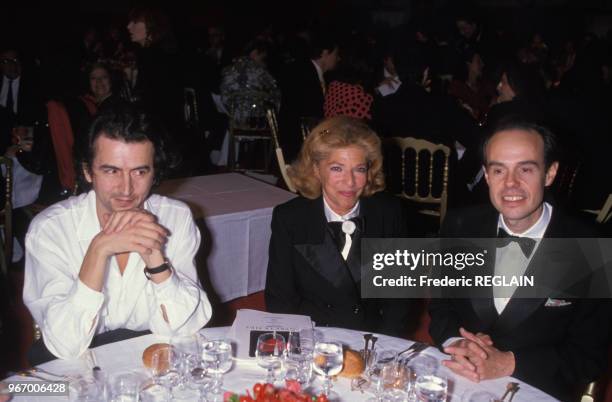 Bernard-Henri Lévy, Frédéric Mitterrand et Marie-Hélène de Rothschild lors d'une soirée contre le sida le 26 octobre 1988 à Paris, France.