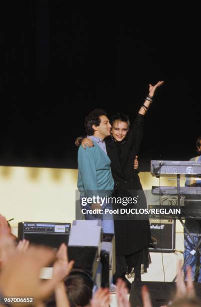 Jeanne Mas et Michel Berger lors d'un concert de Chanteurs sans Frontières le 13 octobre 1985 en France.