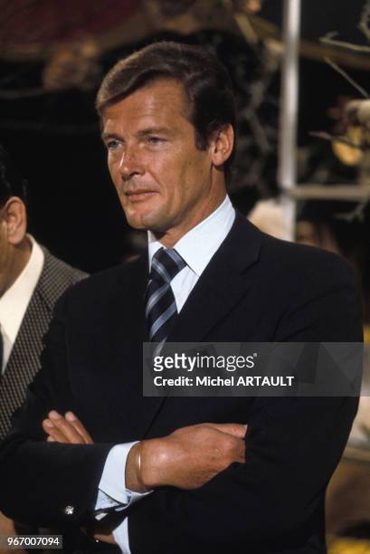 Portrait de Roger Moore à la télévision française le 24 octobre 1973 à Paris, France.