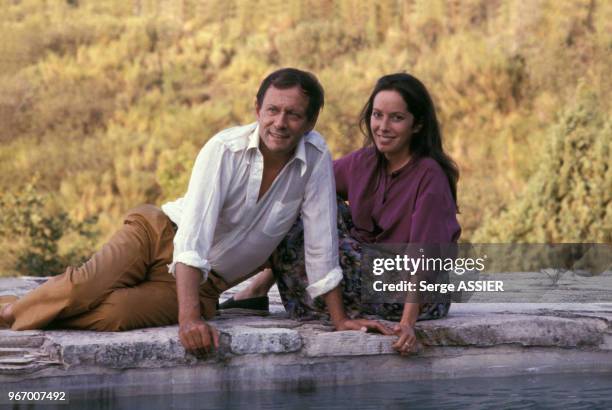 Portrait de Maurice Ronet et Josephine Chaplin pendant leurs vacances le 31 juillet 1979 à Bonnieux, France.