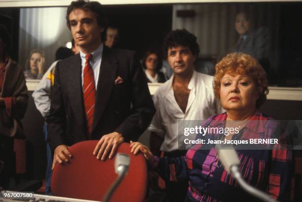 Michel sardou et sa mère Jackie Sardou à l'émission 'Formule 1' le 13 octobre 1983 à Paris, France.
