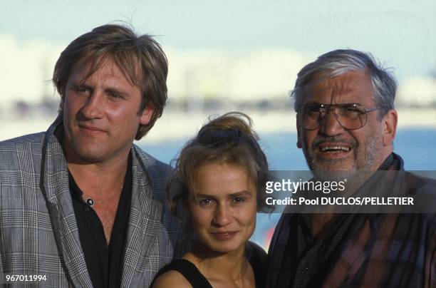 Gérard Depardieu et Sandrine Bonnaire lors de la présentation du film 'Sous le soleil de Satan' réalisé par Maurice Pialat au Festival de Cannes le...