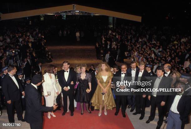 Natasha Richardson, au centre, et le metteur en scène Paul Schrader à sa gauche lors de la présentation du film 'Patty Hearst' au Festival de Cannes...
