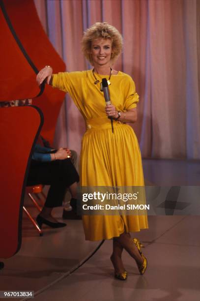 Portrait d'Evelyne Leclercq sur un plateau de télévision le 23 mars 1987 à Paris, France.