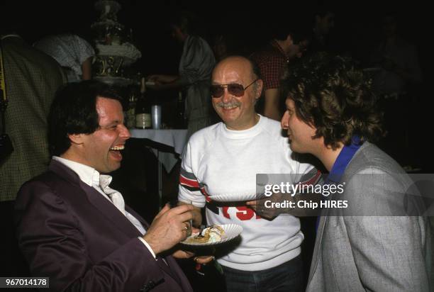 Michel Leeb et Patrick Sébastien dans les coulisses de l'Olympia le 22 avril 1984 à Paris, France.