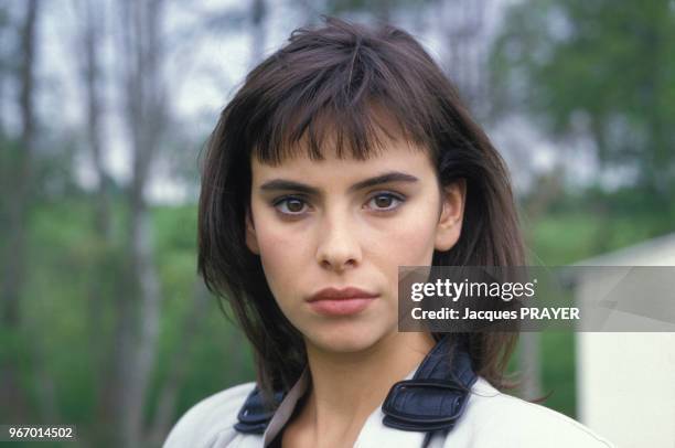 Portrait de Mathilda May lors du tournage du film de Claude Chabrol 'Le Cri du hibou' le 20 mai 1987 en France.