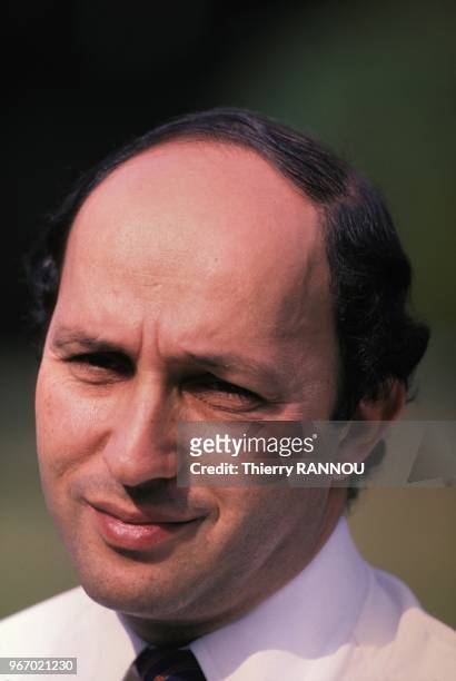 Laurent Fabius, ministre de l'Industrie et de la Recherche, en voyage officiel en Inde le 17 decembre 1983 a Bombay, Inde.
