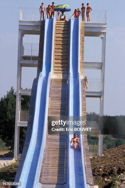 Tobbogan géant à Aquaplash, centre aquatique d'Antibes, 18 août 1985, France.