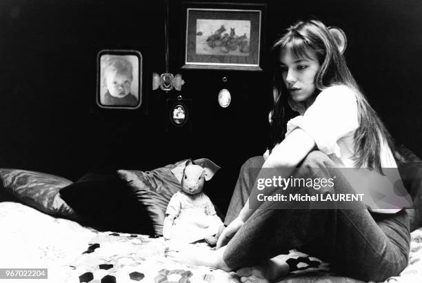 Jane Birkin dans son appartement parisien le 30 janvier 1974 à Paris, France.