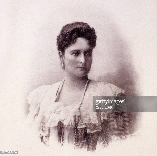 Alexandra Feodorovna, impératrice de Russie le 16 août 1901 à Peterhof, Russie.