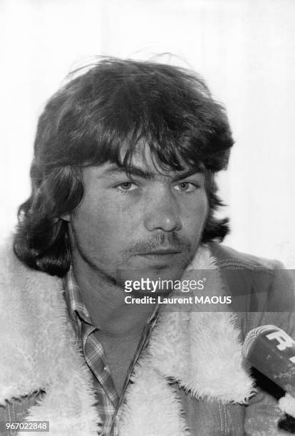 Portrait du chanteur Daniel Guichard le 15 mars 1977 à Paris, France.