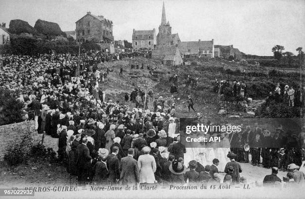 Procession du 15 Août à Notre-Dame de la Clarté, Perros-Guirec, France.